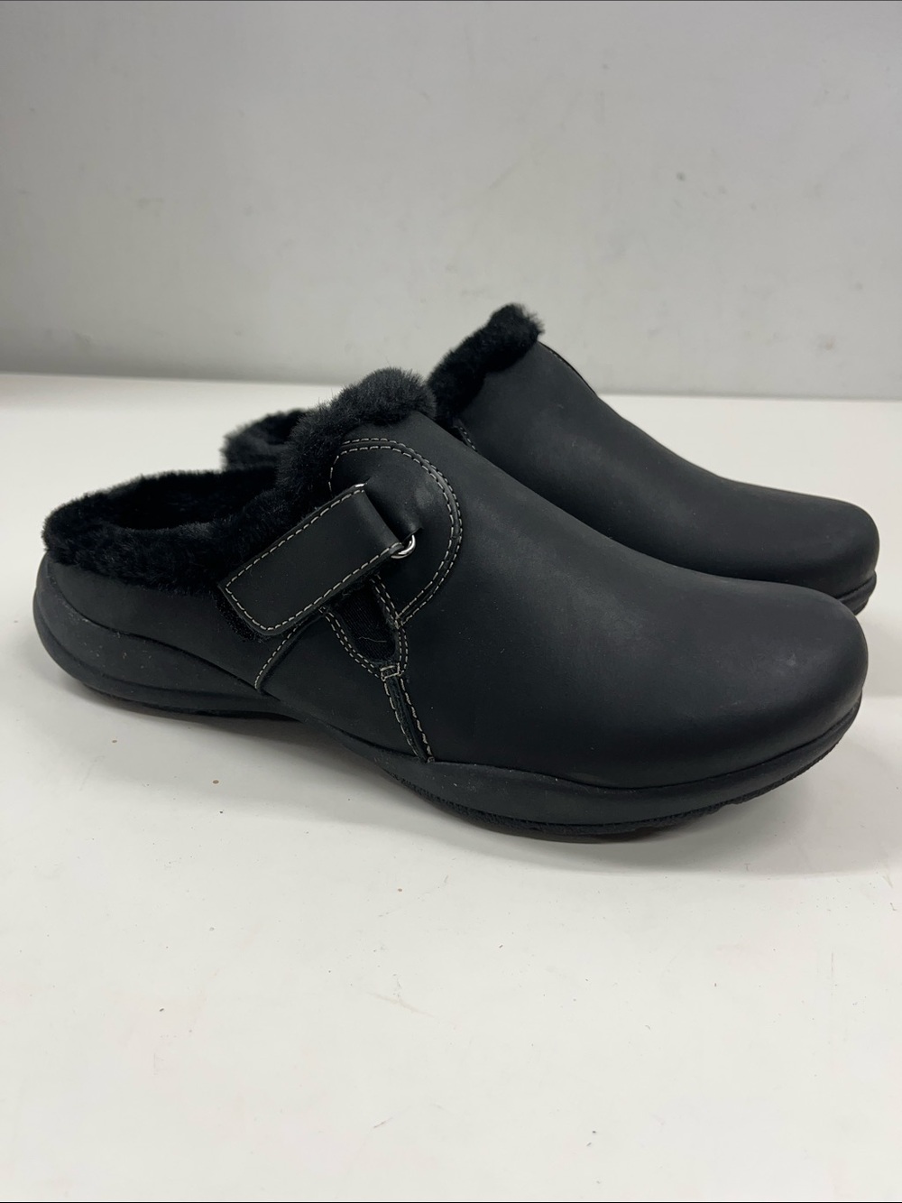 New Clarks Roseville Clog in Black Leather Fur Lined Size 7W
